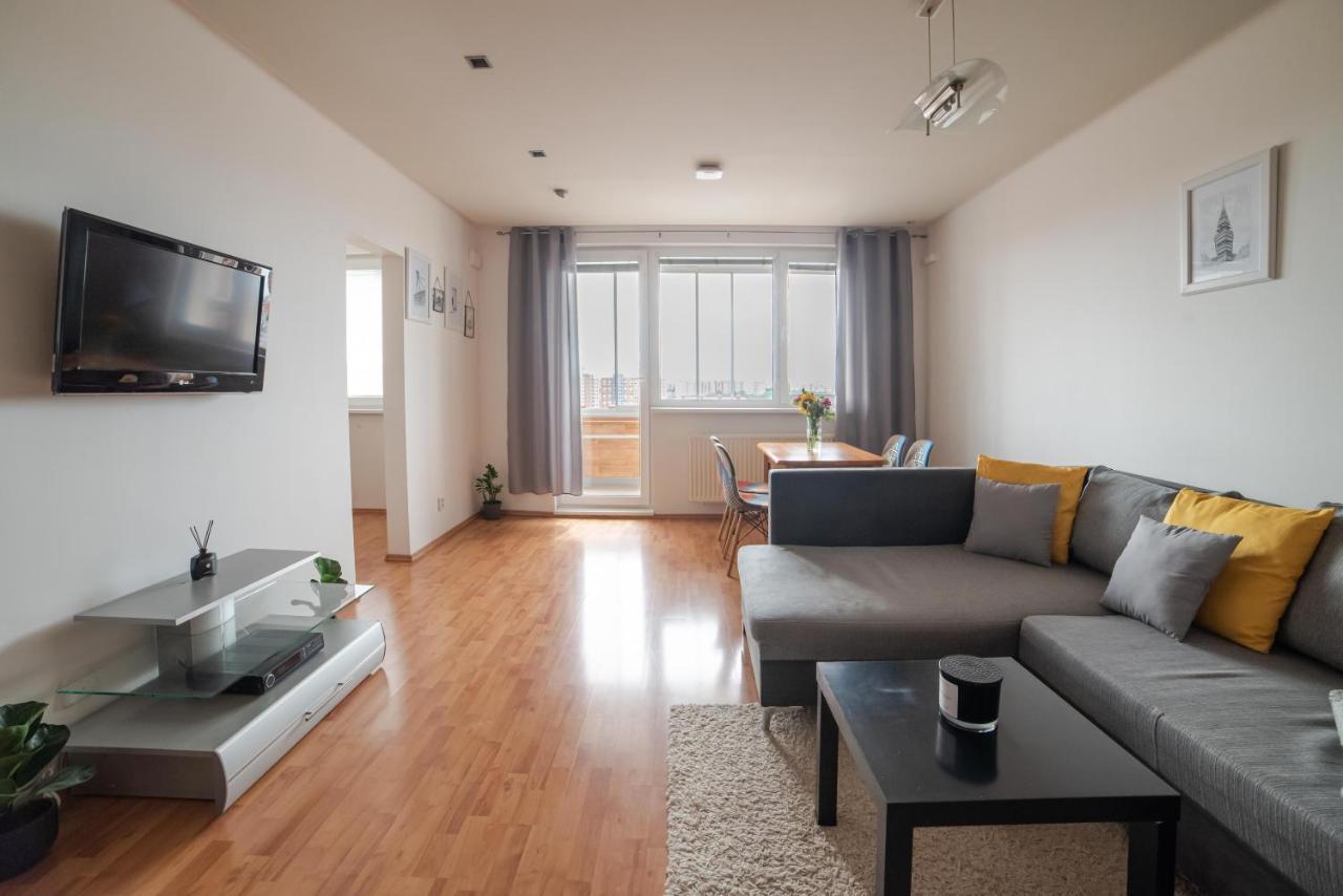 Strawberry Apartment Bratislava Exterior photo